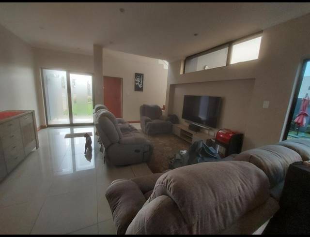 4 BEDROOM HOUSE FOR SALE IN RASLOUW GARDENS